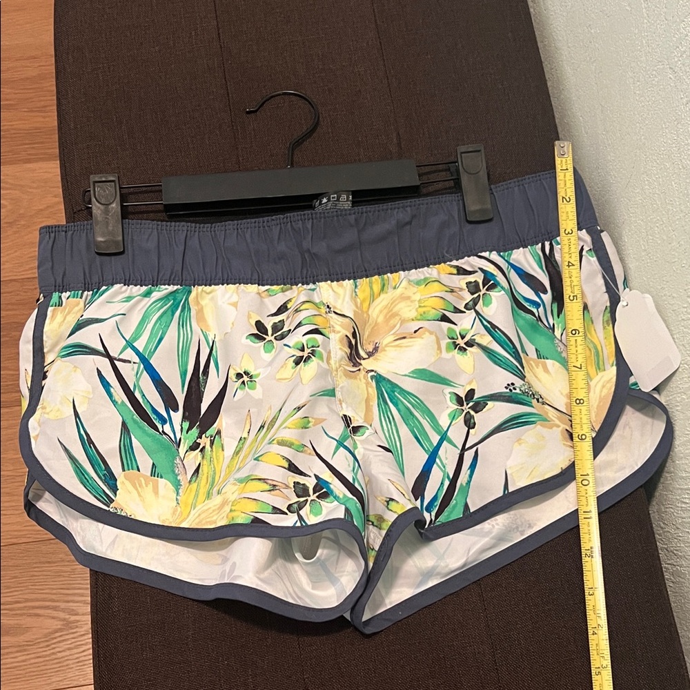#1151+Floral Print Shorts with Navy Trim - Picture 4 of 5